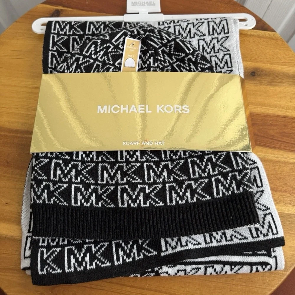 Michael Kors split logo scarf beanie‎ set